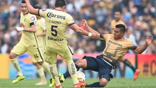 El mediocampista de Pumas de la UNAM, mostró molestia, luego de ser criticado por lesionar al futbolista de América, Javier Güemez, en las semifinales del certamen pasado. (ARCHIVO)
