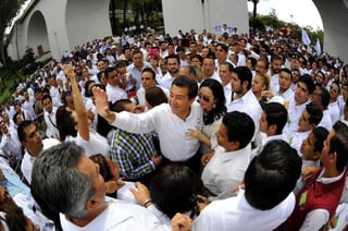 Yunes Landa insistió durante su mensaje que Veracruz debe recuperar lo que ha perdido, y habló de un cambio en la forma de hacer política. (TWITTER)