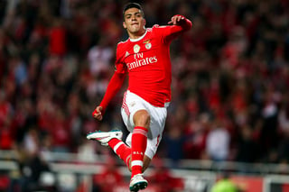 Raúl Jiménez cada vez tiene más actividad con el Benfica. 