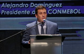 Domínguez, hasta ahora presidente de la Asociación Paraguaya de Fútbol, recibió el voto de las diez federaciones que conforman la Conmebol. (EFE)