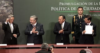 El presidente Enrique Peña Nieto, acompañado del jefe de gobierno capitalino, Miguel Ángel Mancera; del presidente de la SCJN, Luis María Aguilar, y del presidente de la Cámara Baja, Jesús Zambrano. (EL UNIVERSAL)