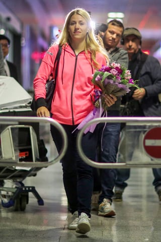 La alemana Angelique Kerber tuvo un gran recibimiento en el aeropuerto en su regreso a su país natal. 