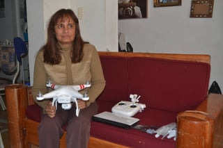 Novedad. Con el dron que donó la Red de Enlaces, el Grupo Vida eficientará las búsquedas para encontrar a sus desaparecidos. (ANGÉLICA SANDOVAL)