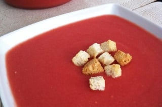 Sopa de tomate fría