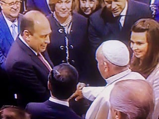 El gobernador compartió el momento en que saludó al Santo Padre, mediante sus redes sociales. (FACEBOOK)