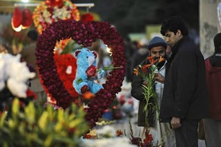 Atacados. El día de San Valentín ha sido atacado por grupos  religiosos en la República Islámica de Pakistán.