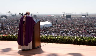 Ecatepec. El Papa Francisco ofició una misa multitudinaria ante miles de fieles reunidos en el predio conocido como El Caracol. (AP)