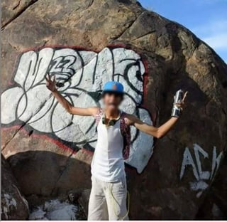 Grafiti. De nueva cuenta en la Sierra del Sarnoso jóvenes realizan vandalismo. Ya fueron ubicados; son de Torreón. (EL SIGLO DE TORREÓN)