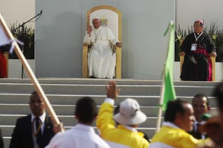 El Papa Francisco se reunió ayer con jóvenes en Morelia, Michoacán. (EFE)