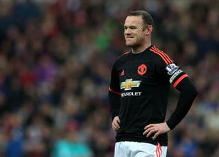 Wayne Rooney podría estar fuera de la Liga Europea los dos próximos meses por lesión. (AP)