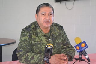 Labor. El general Juan Manuel Díaz Organitos, dice que la proximidad social es hoy la tarea del Ejército en las calles. (EL SIGLO DE TORREÓN)
