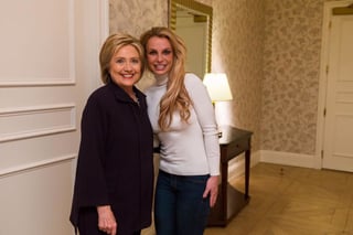 Britney Spears se reunió con Hillary Clinton en Las Vegas. (TWITTER)