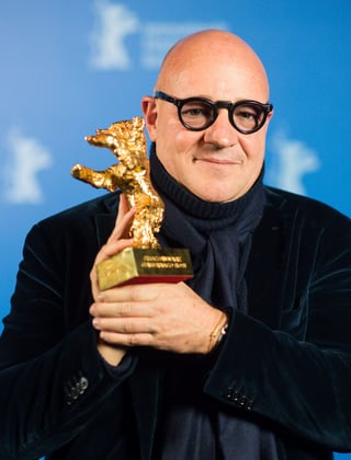 Reconocimiento. El italiano Gianfranco Rosi se llevó el máximo galardón de la Berlinale por su película Fuocoammare (Fuego en el Mar). 