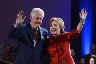 Clinton lidera las encuestas con cifras de dos dígitos y aglutina el apoyo de la mayoría de líderes hispanos del estado sureño. (ARCHIVO)