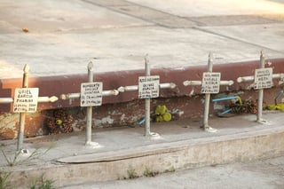 Doloroso. Las cruces que llenan las calles de Culiacán son un 'testigo mudo' de la violencia que se vive en Sinaloa, dicen expertos.