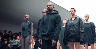 Desfile. Kanye West pagó a cada modelo 150 dólares, quienes tuvieron que soportar bajas temperaturas.