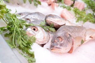 Verifican. Regulación Sanitaria vigila la venta de pescados y mariscos por la temporada de cuaresma.