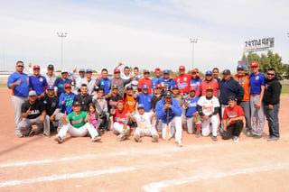El equipo de los Gambusinos de San Juan, dirigidos por Gregorio Tapia, se llevaron los máximos honores en la categoría estelar, la de Primera Fuerza, al coronarse campeones de temporada y de Play Off. (Archivo)