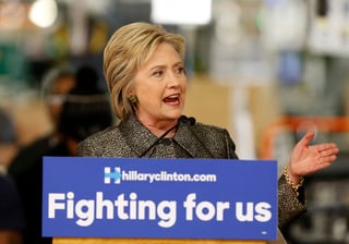 En su discurso, Clinton pidió una devolución de beneficios tributarios por parte de las compañías que envían empleos al extranjero. (EFE)