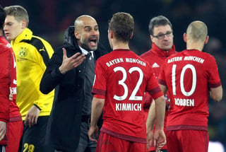 Josep Guardiola recriminó al joven Joshua Kimmich al término del partido de ayer donde Bayern Munich consiguió un buen empate. (EFE)