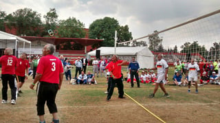 Viajan. Alegres se mostraron los adultos mayores que se enfrentan en justas deportivas a nivel nacional en juegos del Inapam. 