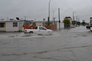 Inundaciones. Calles de Gómez Palacio se cubrieron por completo de agua.