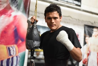 El lagunero Alberto 'Betote' Contreras está esperando una oportunidad para incursionar en el exigente boxeo profesional. (Jesús Galindo)