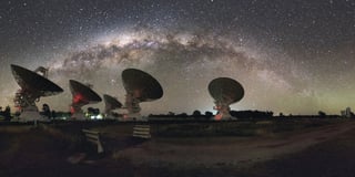 El estudio realizado con los telescopios del Sistema Estereoscópico de Alta Energía (HESS), en Namibia, reveló la presencia de una poderosa fuente de rayos gamma de muy alta energía. (ARCHIVO)