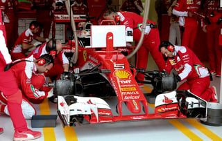 El alemán Sebastian Vettel, y su equipo Ferrari, está listo para dar la pelea al británico Lewis Hamilton. (AP)
