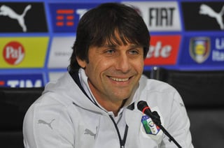 Antonio Conte durante la rueda de prensa ofrecida ayer, en Florencia, en la que ha anunciado los jugadores convocados para la selección. (EFE)