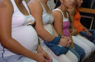 Regulación. Lo que se prohibiría es la explotación de mujeres con fines reproductivos, el recurso de gestar a un bebé en un vientre ajeno al de la pareja genética será permitido bajo supervisión.
