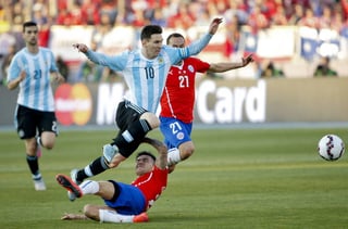 Chile y Argentina se enfrentan hoy en las eliminatorias sudamericanas; será la primera vez que jueguen tras la final de la Copa América. (Archivo)