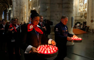 Oración. La catedral de San Miguel y Santa Gúdula en Bruselas se realizó una misa en honor  a las 35 víctimas mortales.