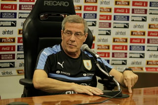 El técnico de Uruguay habló ayer ante la prensa de su país. (EFE)