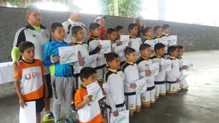 Se entregaron reconocimientos para los pequeños futbolistas de las categorías Sub 8 y Sub 10 años que se destacaron durante el Campeonato Estatal de Futbol Asociación de Coahuila. 