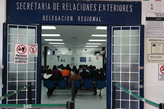 Servicio. La SRE en Coahuila emite alrededor de 500 documentos por día, 200 en el Palacio Federal. (ARCHIVO)