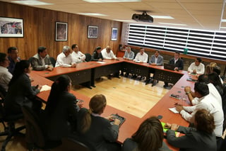 Calidad. Reunión entre rector de la UTT Raúl Martínez y auditores del grupo ABS Quality Evaluations. (CORTESÍA)
