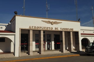 'De todas formas, es importante destacar que aunque momentáneamente por la salida de esa línea del servicio aéreo en Torreón, no se pierde la conectividad aérea a los Estados Unidos', dijo el gobernador. (ARCHIVO)