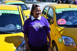 Se dijo que el programa Taxi Seguro seguirá y se capacitará a otros grupos de mujeres que se interesen en su empoderamiento personal y económico en el entendido de que es un medio difícil. (ARCHIVO)
