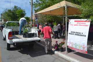 Evento. Por el Día Mundial de la Madre Tierra, ayer se llevó a cabo la entrega de árboles en el municipio de San Pedro. 