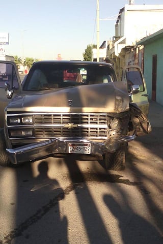 Susto. Sólo daños materiales dejó el accidente ocurrido sobre la carretera Torreón-Matamoros, al oriente de la ciudad.