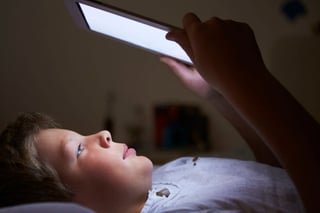 Interrumpir el sueño por el uso de estos dispositivos genera que los niños perciban la realidad de manera catastrófica. (ARCHIVO)