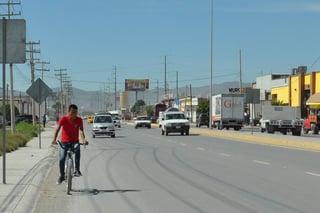 Carretera. La Ciudad Industrial de Torreón pidió la construcción de una ciclovía en apoyo a sus trabajadores. (EL SIGLO DE TORREÓN)