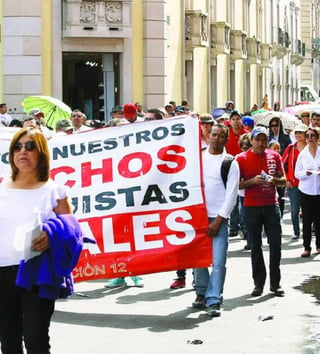 Divididos. Aunque la gran mayoría de los trabajadores en México aspira a mejorar sus condiciones, sus líderes decidieron que se manifestaran por su cuenta, por lo que las protestas en Durango se dividieron. 