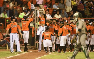 Vaqueros Laguna sumó su tercer triunfo consecutivo tras derrotar ayer en el estadio de la Revolución 4-1 a los Broncos de Reynosa. (Jesús Galindo)