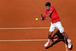 Novak Djokovic no tuvo problemas para vencer a Borna Coric en la segunda ronda del Másters de Madrid. (EFE)