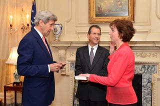Kerry juramentó este jueves a Roberta Jacobson como la nueva embajadora estadounidense en México. (TWITTER)