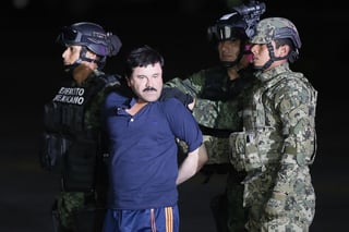 Guzmán Loera evadió la seguridad del penal de Estado de México en julio de 2015 por un túnel construido desde un terreno cercano a las instalaciones; posteriormente fue recapturado en enero de 2016 e ingresado al mismo centro federal. (ARCHIVO)
