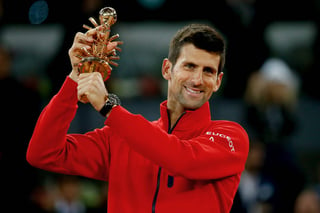 Novak Djokovic requirió poco más de dos horas para derrotar 6-2, 3-6, 6-3 a Andy Murray. (EFE)