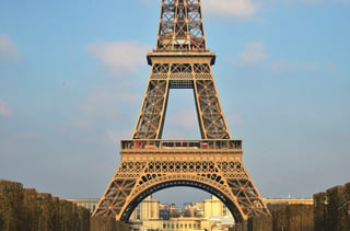 La explanada de la Torre Eiffel será delimitada para los aficionados. 